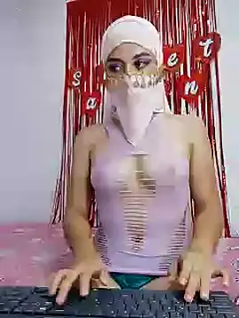 Snapshot of Aaliyah_Salma chatting on 02-19-25, 11:04 Aaliyah Salma online show from 02-19-25, 11:04