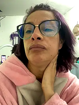 Snapshot of Goddess-Love- chatting on 09-21-25, 09:33 Goddess-Love- online show from 09-21-25, 09:33
