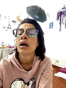 Snapshot of Goddess-Love- chatting on 10-18-25, 09:32 Goddess-Love- online show from 10-18-25, 09:32