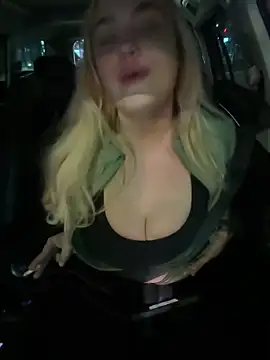 Snapshot of blairbella chatting on 01-18-26, 06:44 blairbella online show from 01-18-26, 06:44