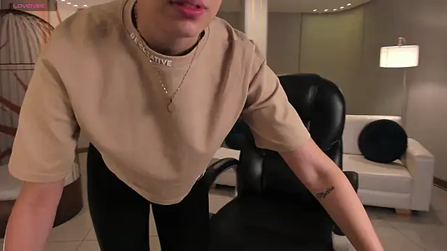 Snapshot of KaiaFerreira chatting on 09-17-25, 11:01 KaiaFerreira online show from 09-17-25, 11:01