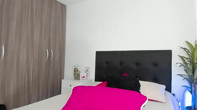 LaylaJewel online show from 03-14-25, 04:30