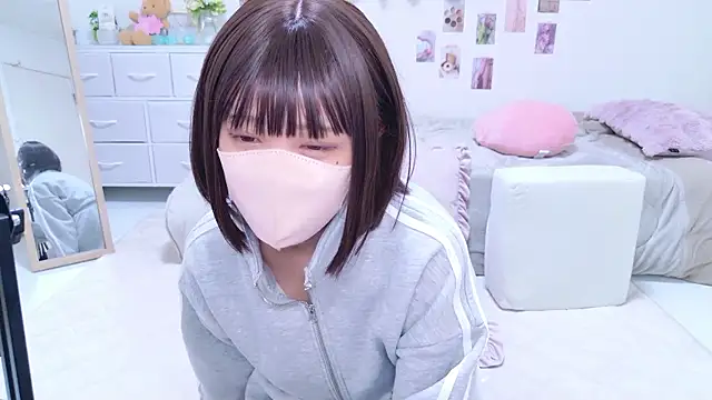 Snapshot of aki_zzz chatting on 10-22-25, 05:13 aki zzz online show from 10-22-25, 05:13