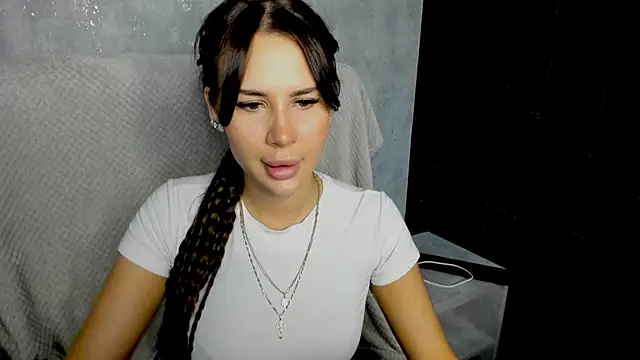 Snapshot of SuraMune chatting on 02-18-26, 06:04 SuraMune online show from 02-18-26, 06:04