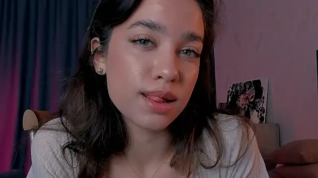 Snapshot of EmeliaReaper chatting on 10-14-25, 08:31 EmeliaReaper online show from 10-14-25, 08:31