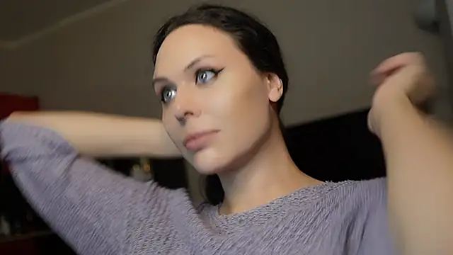 Snapshot of MollyCheiz chatting on 12-13-24, 10:34 MollyCheiz online show from 12-13-24, 10:34