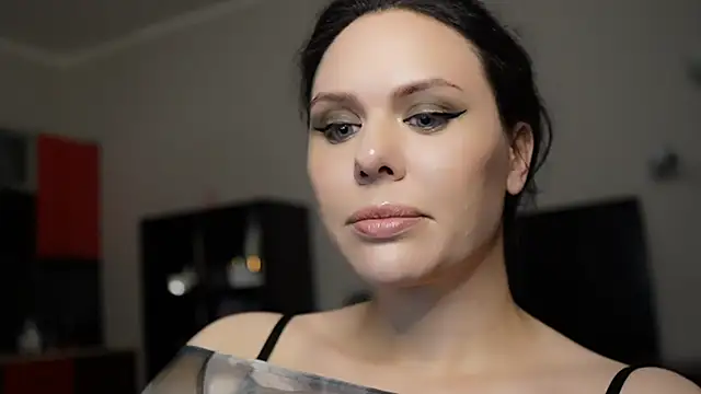 Snapshot of MollyCheiz chatting on 12-18-24, 10:02 MollyCheiz online show from 12-18-24, 10:02