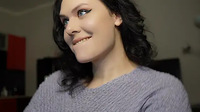 Snapshot of MollyCheiz chatting on 12-19-24, 11:46 MollyCheiz online show from 12-19-24, 11:46