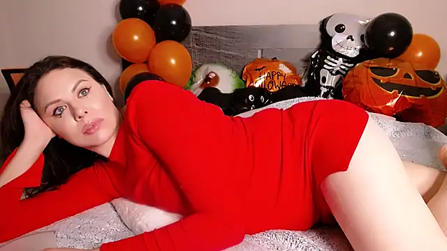 Snapshot of MollyCheiz chatting on 10-31-25, 04:30 MollyCheiz online show from 10-31-25, 04:30