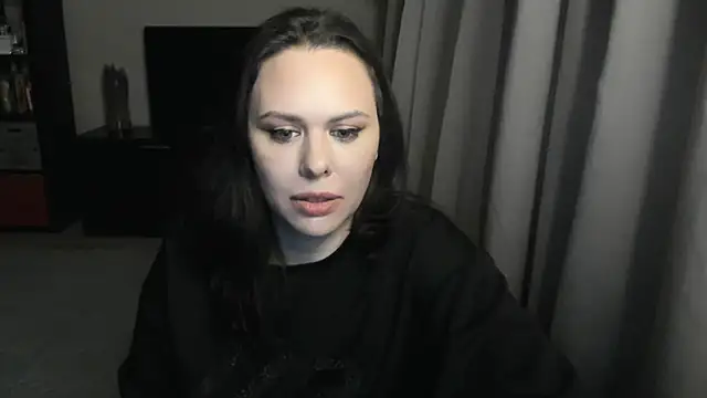 Snapshot of MollyCheiz chatting on 12-13-25, 07:53 MollyCheiz online show from 12-13-25, 07:53