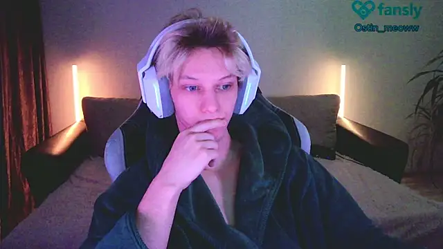 Ostin meow online show from 01-27-25, 02:46