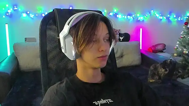 Ostin meow online show from 12-15-25, 06:39