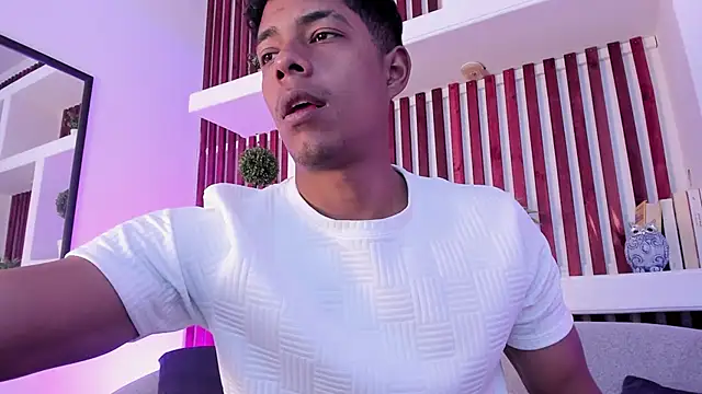 Snapshot of wagz chatting on 12-15-25, 11:58 wagz online show from 12-15-25, 11:58