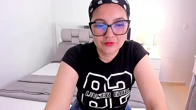 Camilaa bueno online show from 04-21-26, 12:01