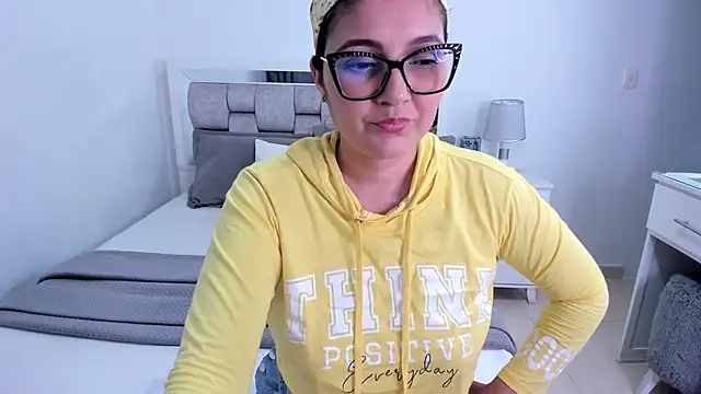 Camilaa bueno online show from 05-27-26, 01:57
