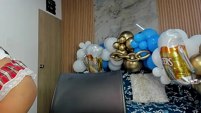 Any topless online show from 09-24-25, 11:02