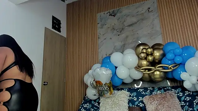 Any topless online show from 10-03-25, 11:07