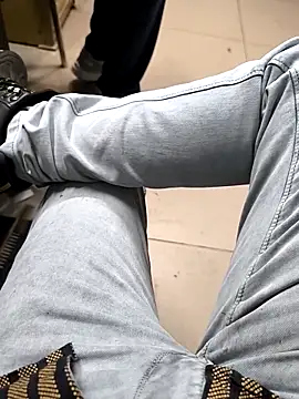 Snapshot of faaseel chatting on 09-17-25, 10:28 faaseel online show from 09-17-25, 10:28