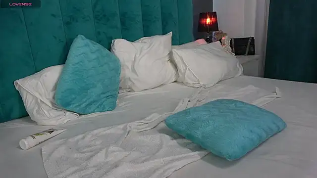 Snapshot of LauraMirage chatting on 02-27-25, 10:04 LauraMirage online show from 02-27-25, 10:04