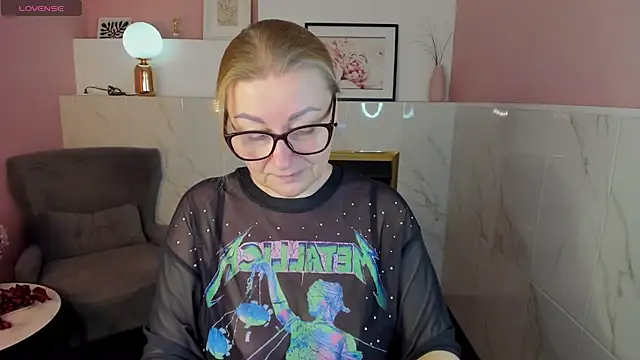 AlexandraKind online show from 02-17-25, 05:36