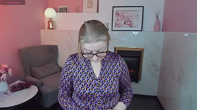 AlexandraKind online show from 02-25-25, 09:20