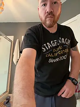 Snapshot of Bluemage710 chatting on 12-18-25, 06:25 Bluemage710 online show from 12-18-25, 06:25