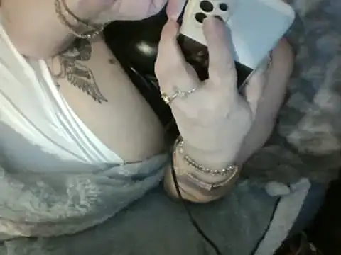 housewife shantie online show from 03-15-25, 11:40