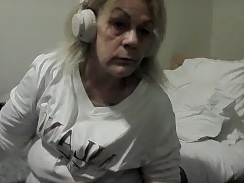 housewife shantie online show from 11-14-25, 02:27