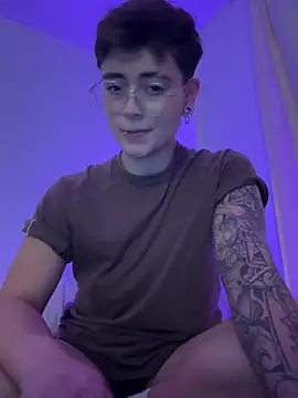 Chriss gomez2 online show from 11-17-25, 09:04