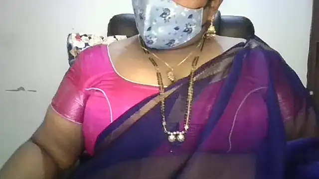 Snapshot of Sexy_Radhikaa chatting on 07-22-26, 02:25 Sexy Radhikaa online show from 07-22-26, 02:25
