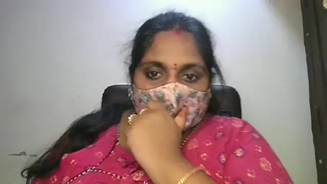 Snapshot of Sexy_Radhikaa chatting on 07-26-26, 05:48 Sexy Radhikaa online show from 07-26-26, 05:48