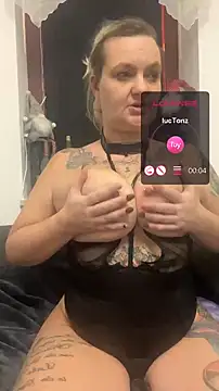 Snapshot of Inked_blondi chatting on 01-04-25, 04:33 Inked blondi online show from 01-04-25, 04:33