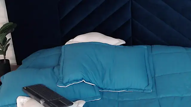 Snapshot of MattiDeLuca chatting on 12-16-24, 08:48 MattiDeLuca online show from 12-16-24, 08:48