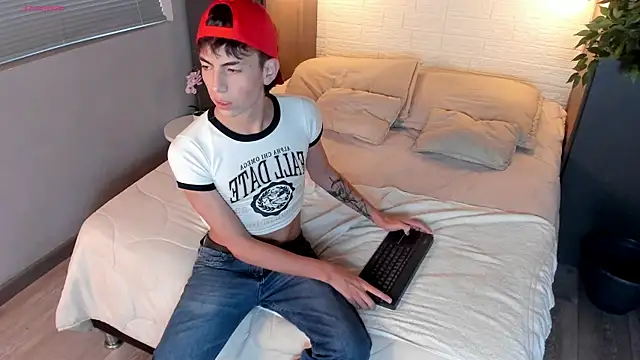 Snapshot of MattiDeLuca chatting on 12-18-24, 11:56 MattiDeLuca online show from 12-18-24, 11:56