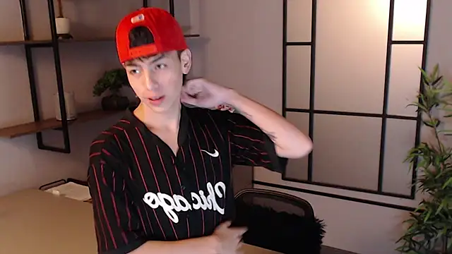 Snapshot of MattiDeLuca chatting on 12-19-24, 11:39 MattiDeLuca online show from 12-19-24, 11:39