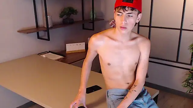 Snapshot of MattiDeLuca chatting on 12-19-24, 02:46 MattiDeLuca online show from 12-19-24, 02:46