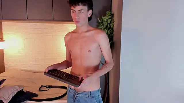 Snapshot of MattiDeLuca chatting on 12-21-24, 05:51 MattiDeLuca online show from 12-21-24, 05:51