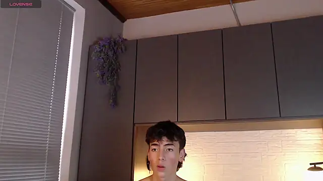 Snapshot of MattiDeLuca chatting on 12-26-24, 06:01 MattiDeLuca online show from 12-26-24, 06:01