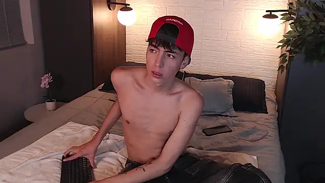 Snapshot of MattiDeLuca chatting on 12-28-24, 11:41 MattiDeLuca online show from 12-28-24, 11:41