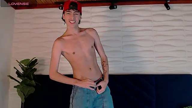 Snapshot of MattiDeLuca chatting on 12-29-24, 07:43 MattiDeLuca online show from 12-29-24, 07:43