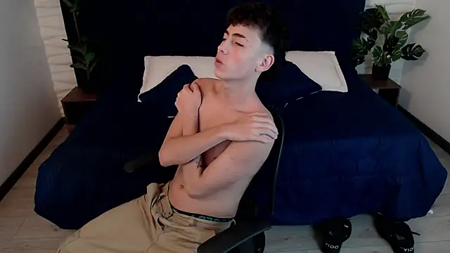 Snapshot of MattiDeLuca chatting on 01-07-25, 11:58 MattiDeLuca online show from 01-07-25, 11:58