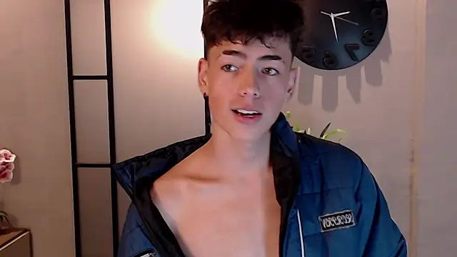 Snapshot of MattiDeLuca chatting on 01-08-25, 02:35 MattiDeLuca online show from 01-08-25, 02:35