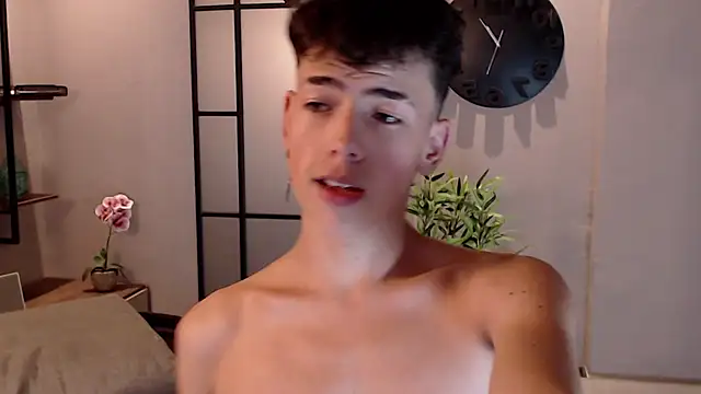 Snapshot of MattiDeLuca chatting on 01-08-25, 06:09 MattiDeLuca online show from 01-08-25, 06:09