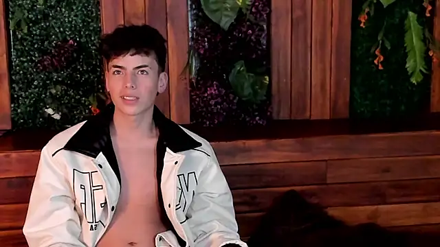 Snapshot of MattiDeLuca chatting on 01-16-25, 11:04 MattiDeLuca online show from 01-16-25, 11:04