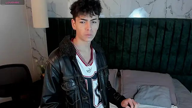 Snapshot of MattiDeLuca chatting on 01-31-25, 11:56 MattiDeLuca online show from 01-31-25, 11:56