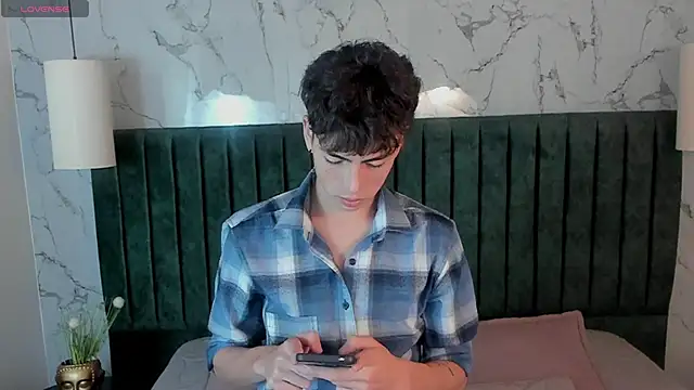 Snapshot of MattiDeLuca chatting on 02-02-25, 11:40 MattiDeLuca online show from 02-02-25, 11:40