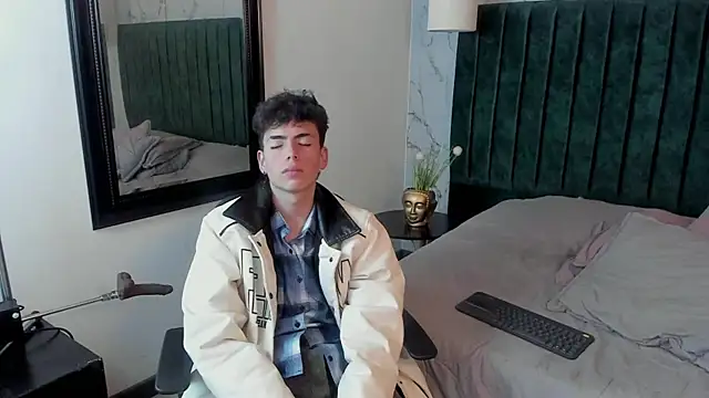 Snapshot of MattiDeLuca chatting on 02-02-25, 05:48 MattiDeLuca online show from 02-02-25, 05:48