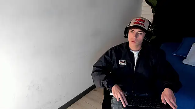 Snapshot of MattiDeLuca chatting on 02-07-25, 02:47 MattiDeLuca online show from 02-07-25, 02:47