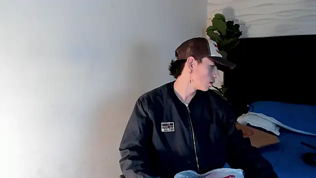 Snapshot of MattiDeLuca chatting on 02-07-25, 05:51 MattiDeLuca online show from 02-07-25, 05:51