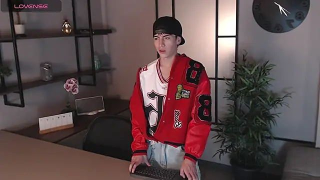 Snapshot of MattiDeLuca chatting on 02-12-25, 11:40 MattiDeLuca online show from 02-12-25, 11:40